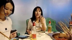 日韩美女吃饭特别香的视频,吃饭香喷喷瞬间圈粉无数